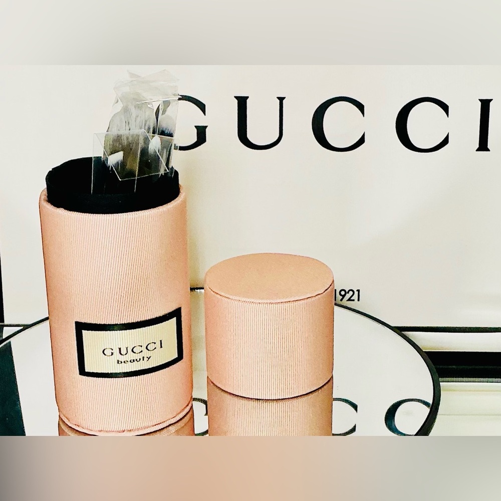 GUCCI Beauty Pink Makeup Brush Set – Limited Edition - Picture 7 of 7
